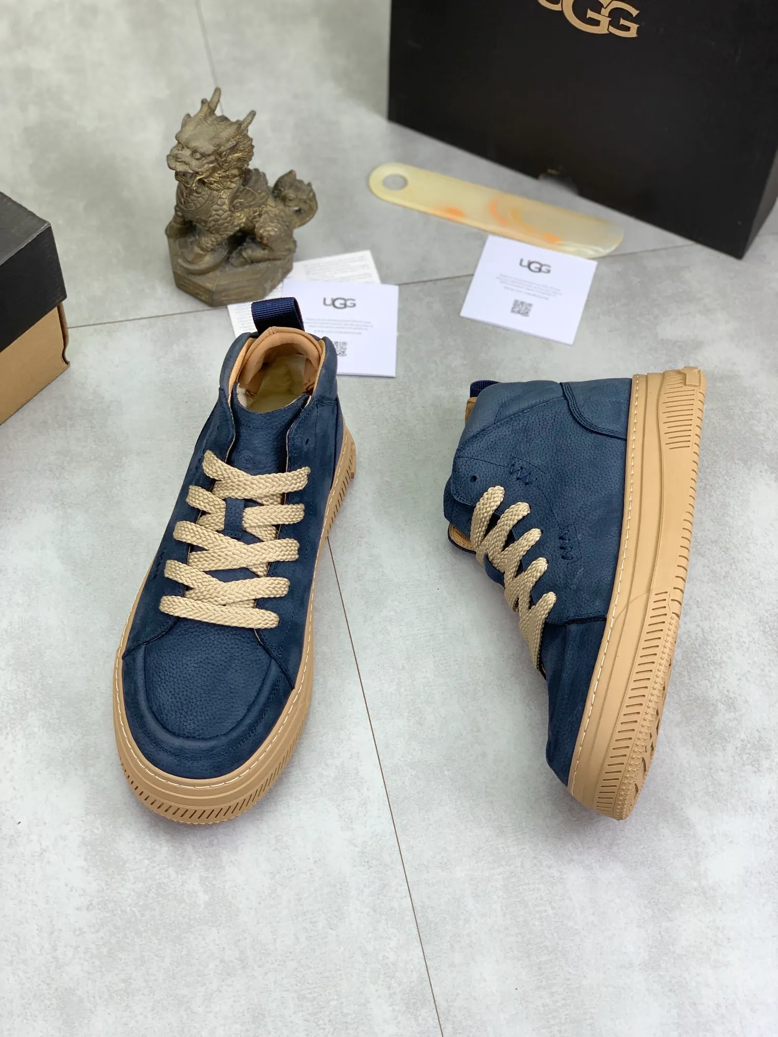 Men's Men's Shoes P620 [New Style] 💰 🆘 "Real Wool" [UGG] 👉 Popular men's shoes official website synchronization 🔰 Genuine quality [proud] is not comparable to the imitations in the general market 🌀 The upper is imported Italian frosted cowhide, and the lining: foot pad 🅰️ grade 🐑 real wool 👻 Only Grade A can show the effect The hand feels smooth and delicate 🔱The shoe shape is grand, only genuine factories can achieve it 🎄The perfect toughness of the original outsole 👻⬛️ allows customers to bid farewell to one-time consumption. Real wool lining, super warm. 4⃣️Color options available Size: 38-44
